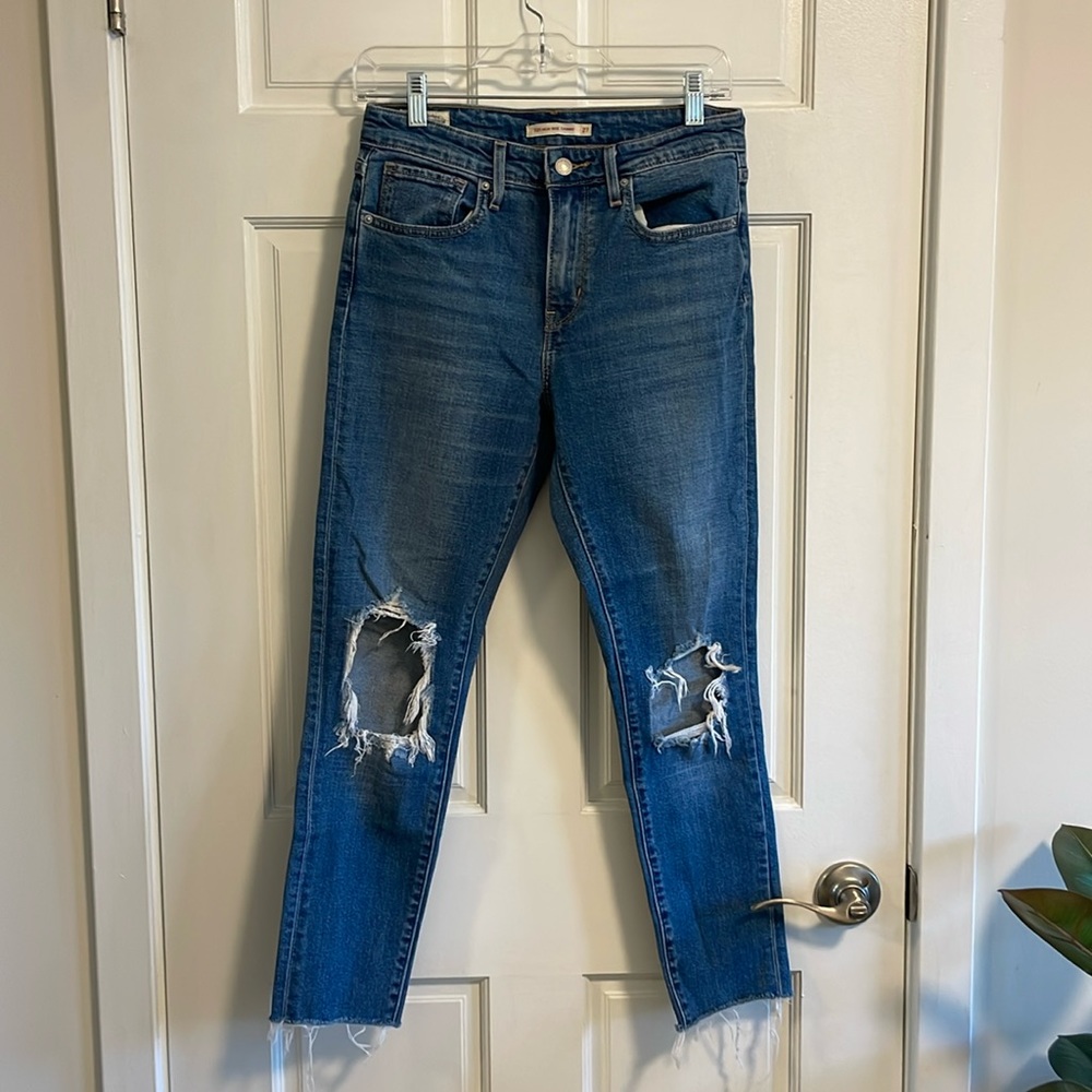 Levi 72 High Rise Skinny with Busted Knee in Medium Wash